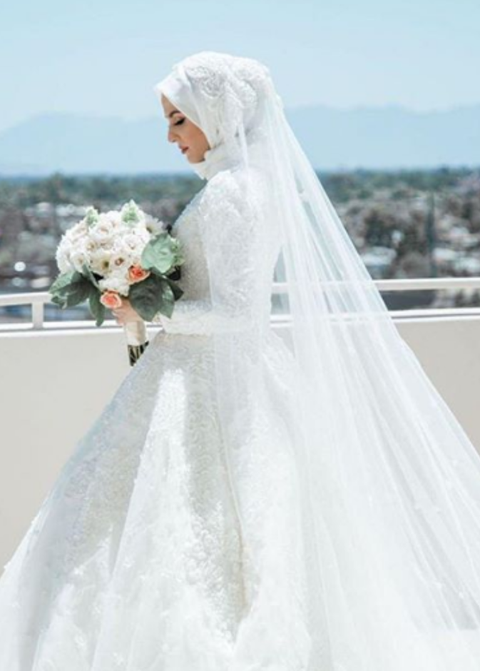 لفات طرح العروس المحجبة متنوعة