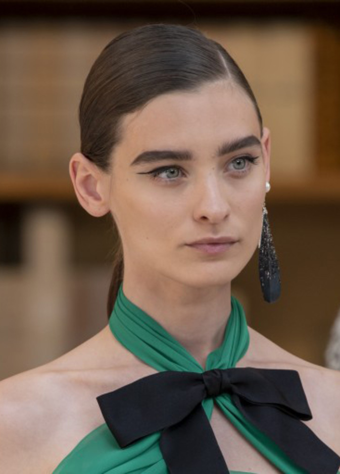 آيلاينر مجنّح وتسريحات ذيل الحصان في مجموعة شانيل لشتاء 2019