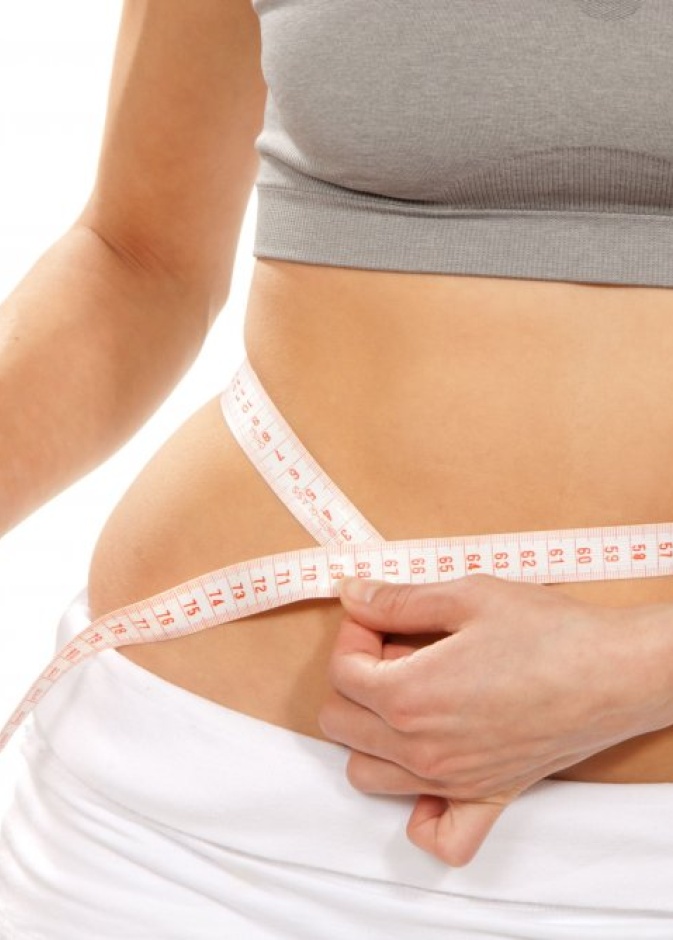 الماء الدافئ على الريق ضمن حمية صحية لتنحيف بطن العروس