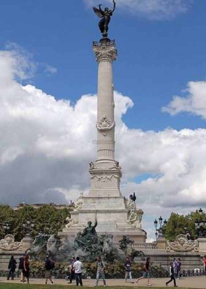 إسبلاناد ديس كينكونسيس Esplanade des Quinconces