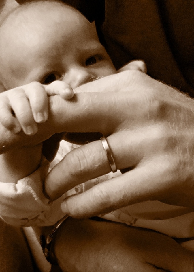 إطلالة الأم في مراسم التعميد