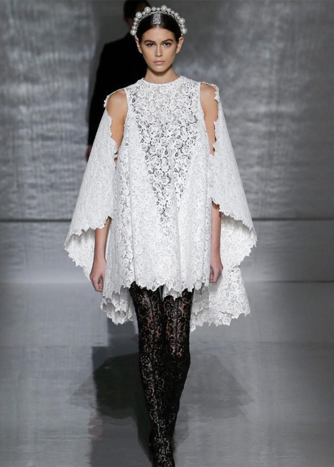 فستان من Givenchy