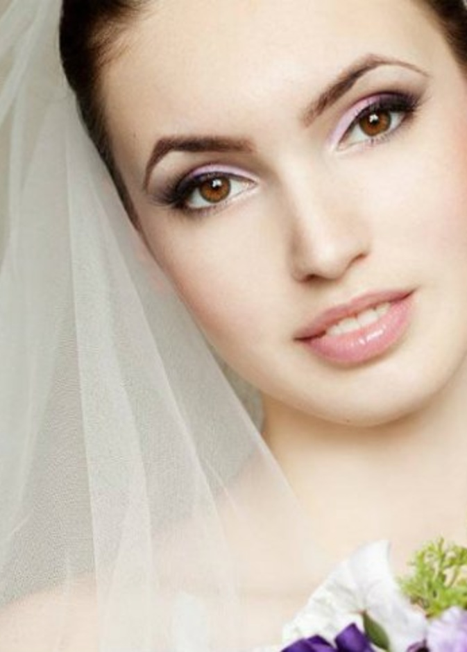 استخدمي زيت الزيتون لتكييف وحماية شفاه العروس من الجفاف أو التشقق قبل يوم الزفاف