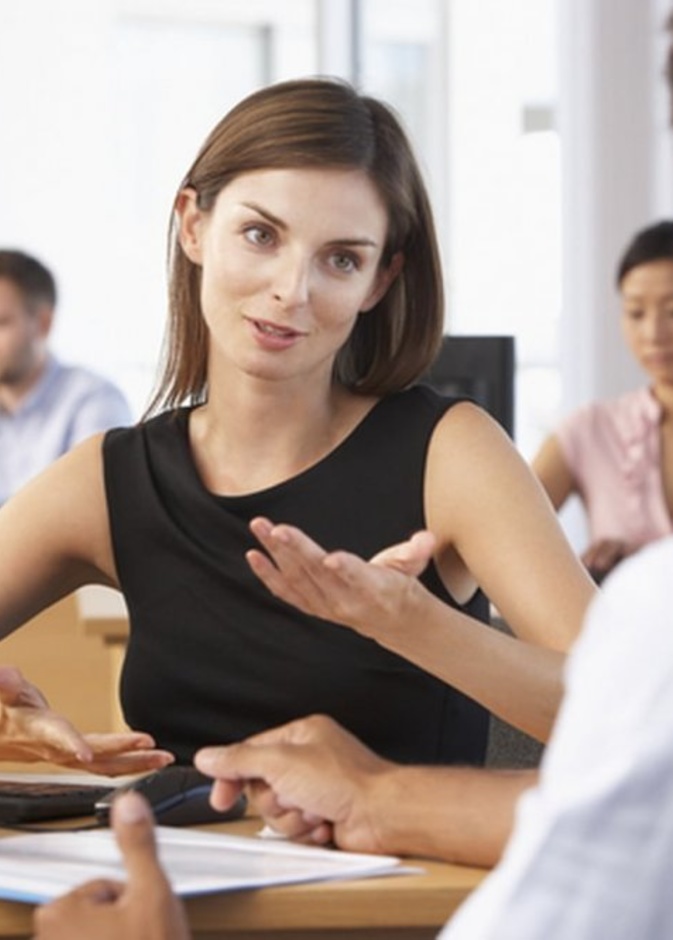 كيف تتعامل المرأة الذكية مع ضغوطات العمل والحياة