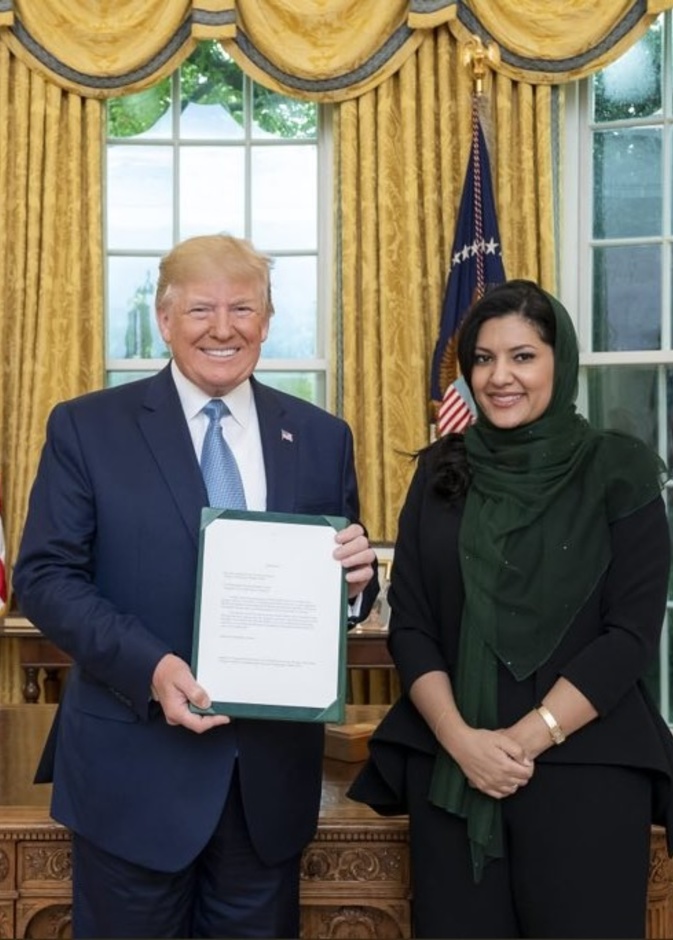 الأميرة ريما بنت بندر بن سلطان سفيرة السعودية في أمريكا تسلم أوراق اعتمادها للرئيس الأمريكي