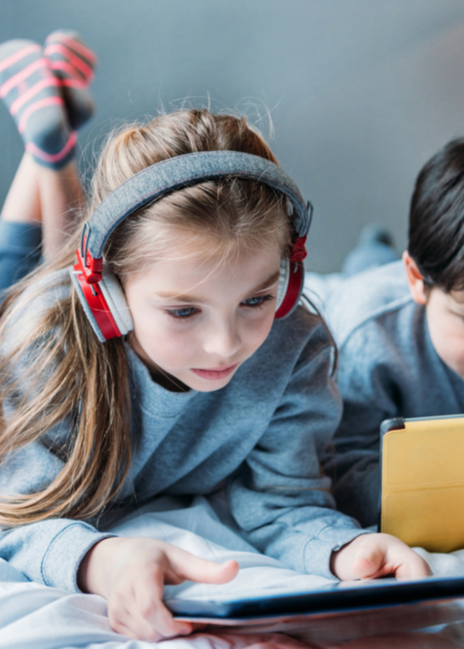 الأجهزة الإلكترونية ومخاطرها على الأطفال وطرق الوقاية منها 