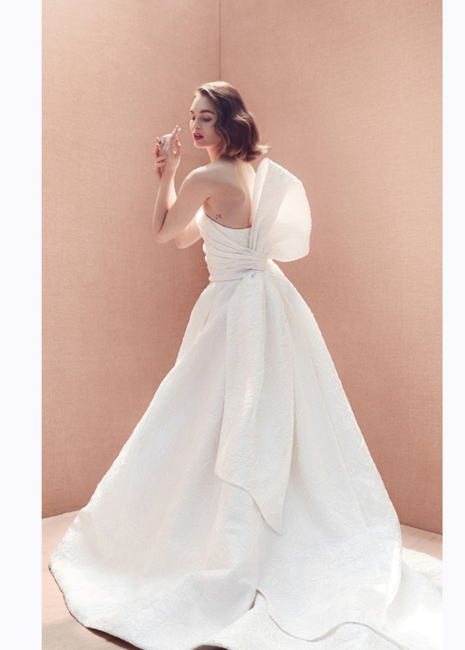 فستان من carolina herrera