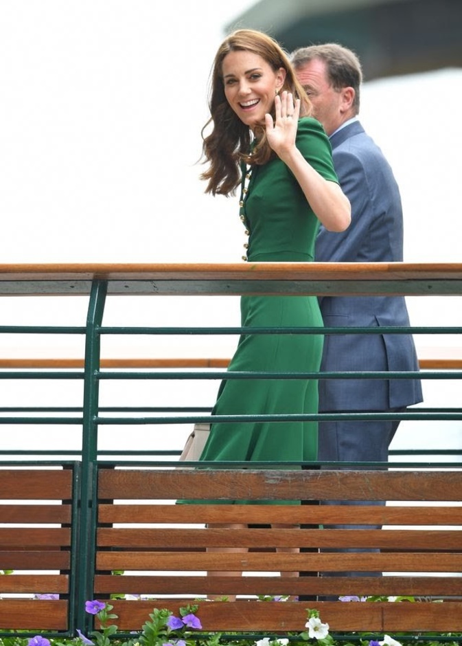 كيت ميدلتون متألقة بالأخضر أثناء حضور المباراة النهائية للسيدات في ويمبلدون اليوم