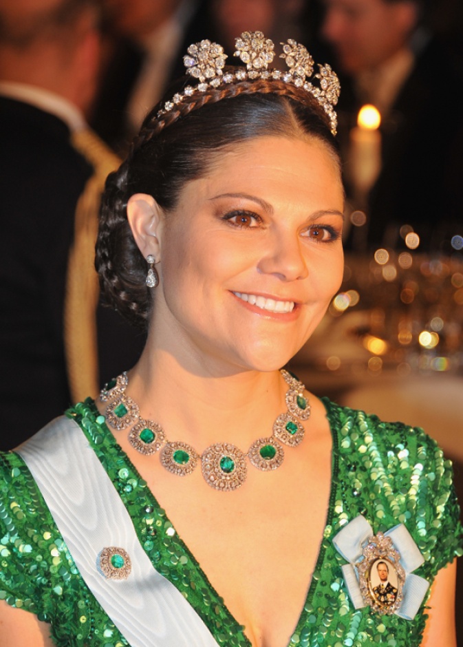 الأميرة فيكتوريا ترتدي أقراط The Swedish Diamond Epaulette Earrings