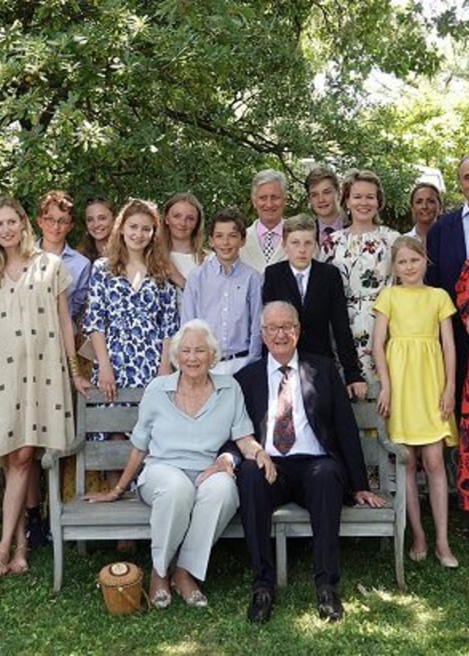 العائلة المالكة البلجيكية تنشر صورة عائلية جديدة