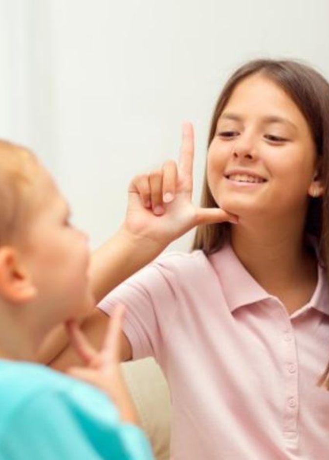 أسباب التلعثم بالكلام عند الأطفال وطرق علاجه