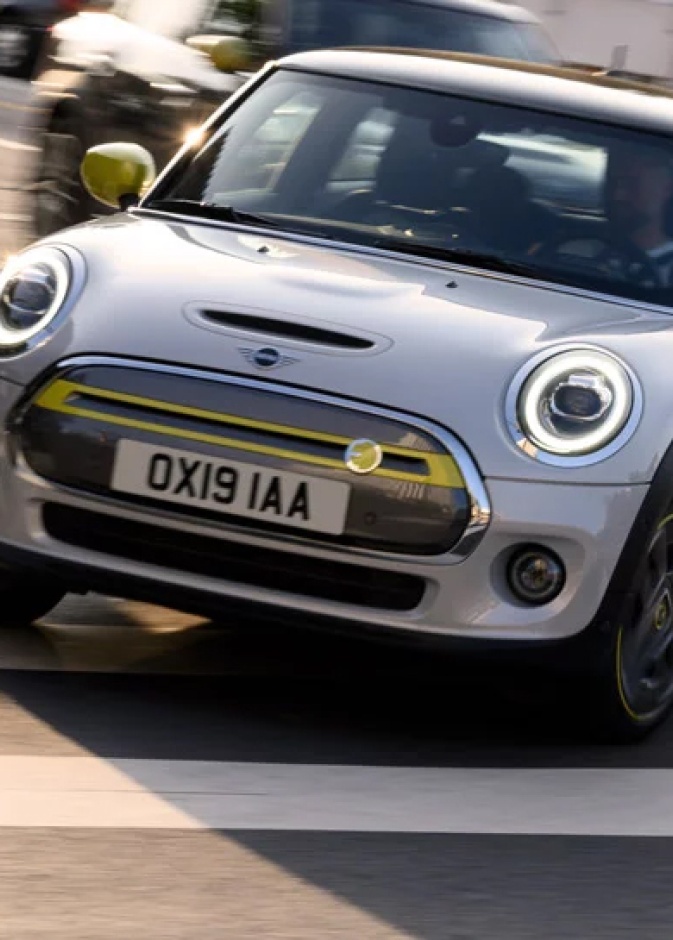 سيارة ميني MINI Cooper SE الجديدة .. أول طراز يعمل بالطاقة الكهربائية فقط