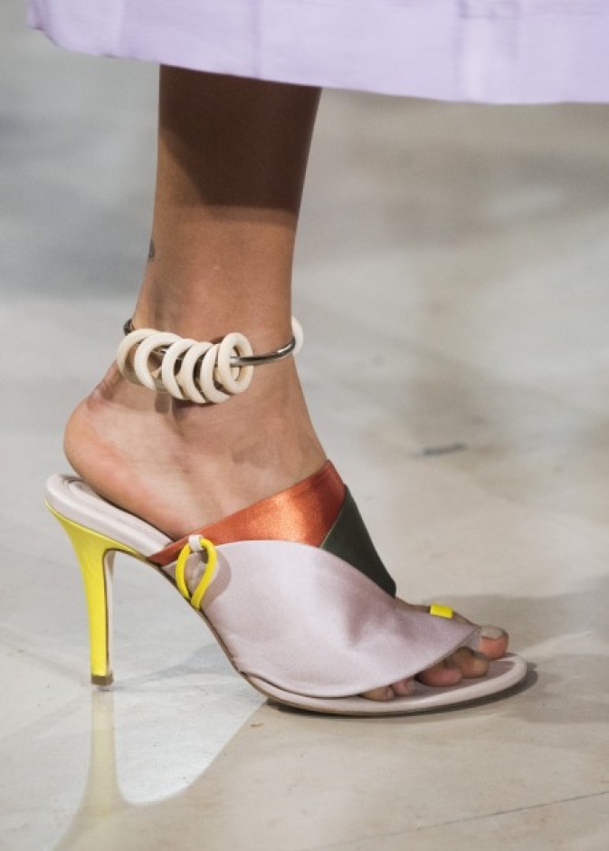 صيحة الخلخال الرفيع موضة اكسسوارات 2019 من Stella McCartney