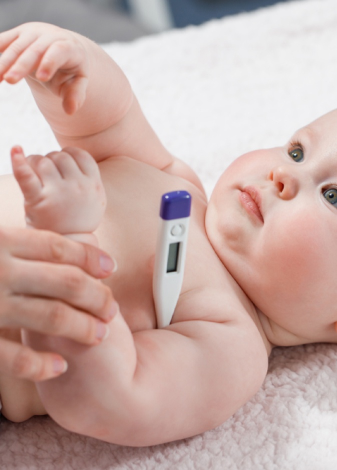 التعامل مع إرتفاع حرارة الرضيع