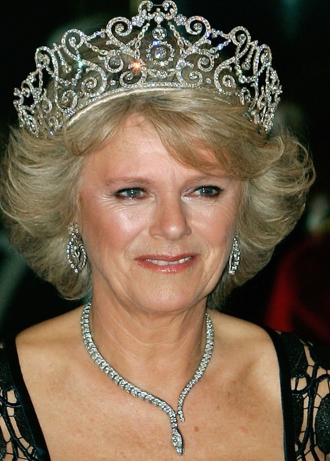 كاميلا باركر ترتدي تاج Delhi Durbar Tiara