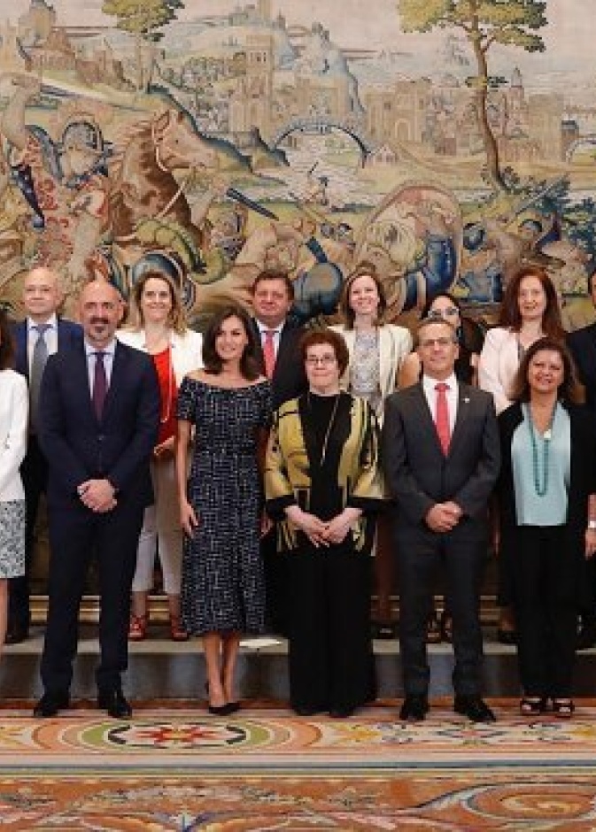 الملكة ارتدت فسان من zara