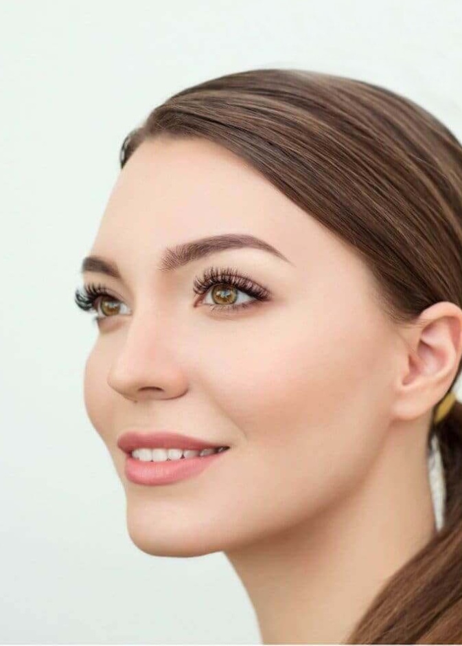 اجعلي رموشك طويلة بوضع زيت الزيتون عليها