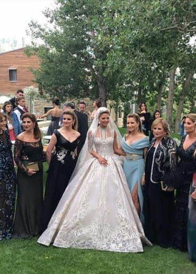 العروس كريستينا صعب برفقة والدها