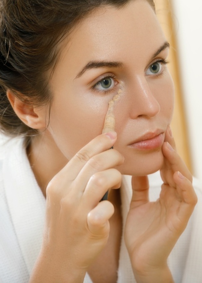 تعلمي طرق تطبيق خافي العيوب