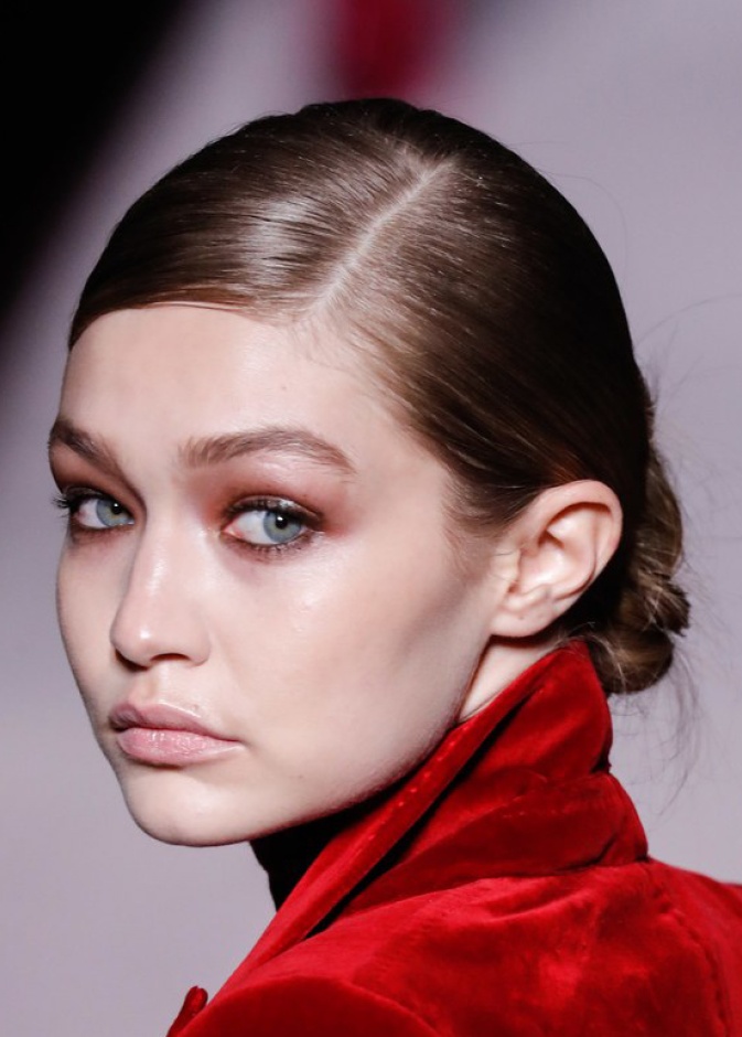 مكياج عيون باللون الاحمر احدث موضة في صيف 2019 منTom Ford