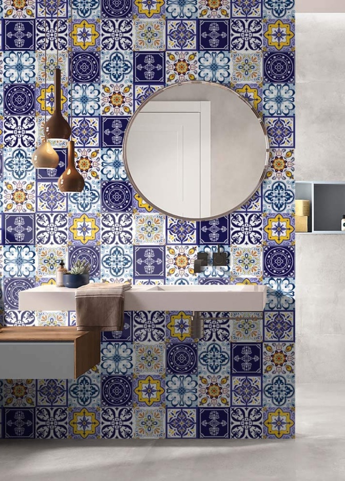 سيراميك حمامات فاخر بألوان الأزرق المريحة والنقشات الهندسية العصرية