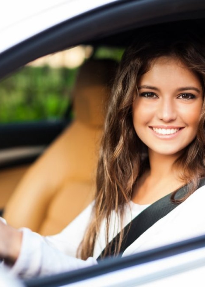 تتعرض السائقة المبتدئة إلى العديد من الاختبارات الحقيقة يصعب تعلمها في مدارس تعليم القيادة