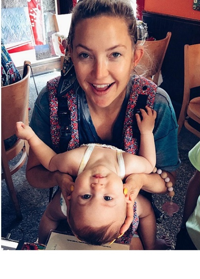 يبدو واضحاً أن راني ابنة كيت هدسون تُمضي لحظات ممتعة برفقة والدتها