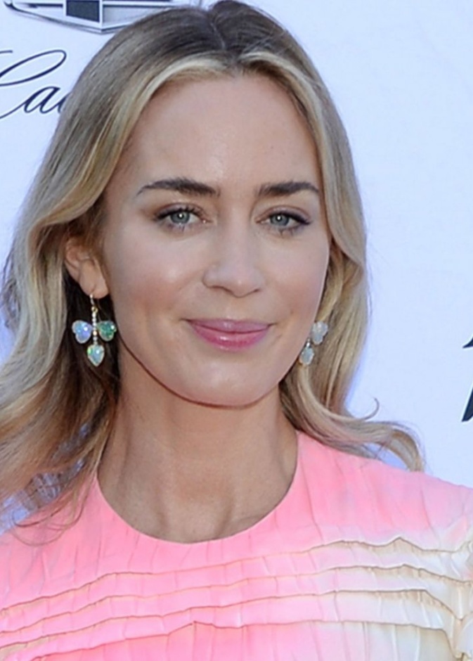 إيميلي بلنت تزينت في حفل جوائز الأوسكار لعام 2018