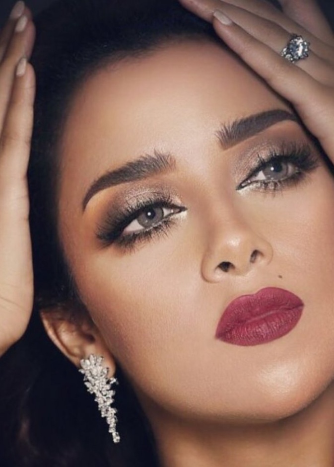 احمر شفاه مخملي لماع من وحي اطلالات بلقيس فتحي