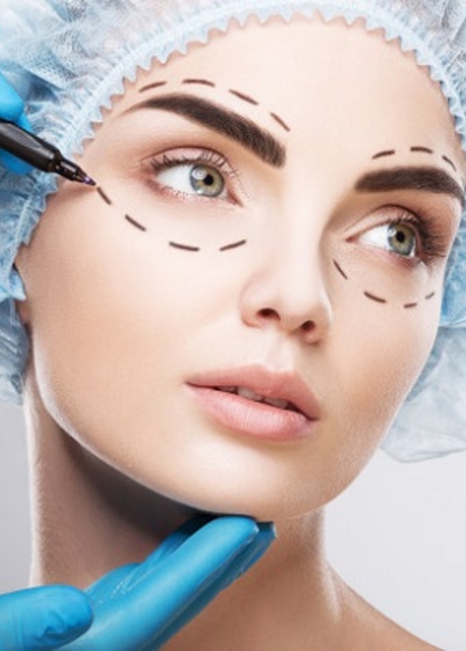 تعرفي على مميزات وأضرار عملية شد الجفون للتخلص من الترهلات والتجاعيد في الجفن