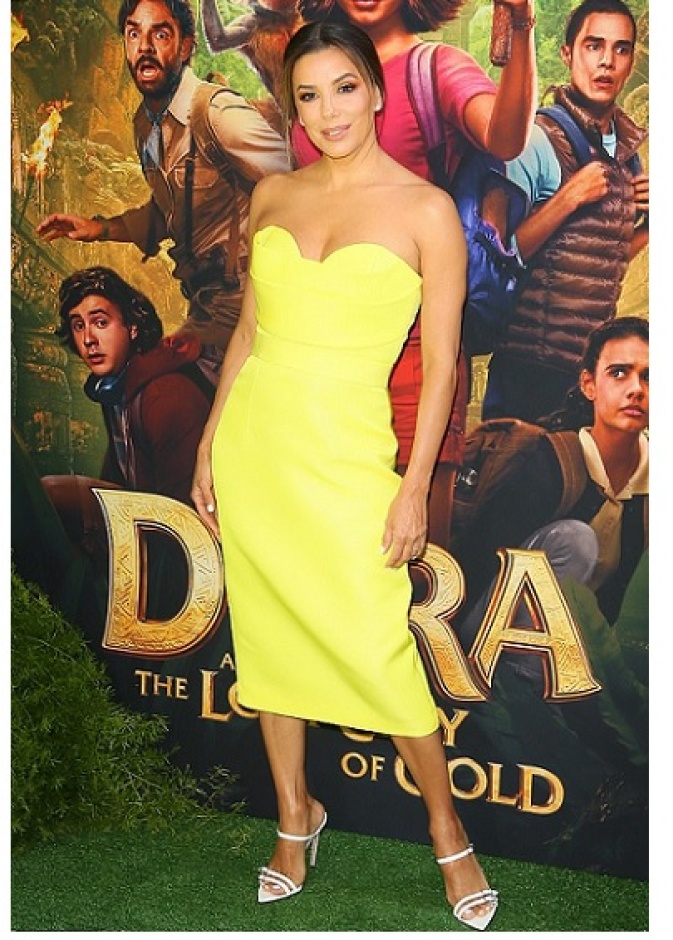إطلالة مشرقة اختارتها  إيفا لونغوريا في العرض الأول لفيلم Dora and the Lost City of Gold