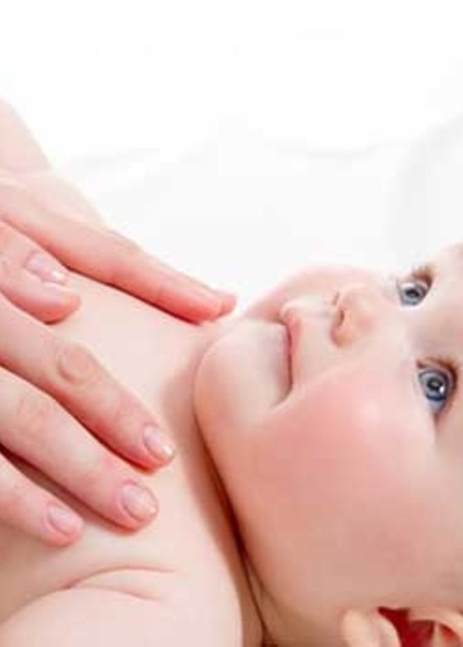 أفضل زيوت التدليك لجسم الأطفال الرضع للمساعدة على النوم