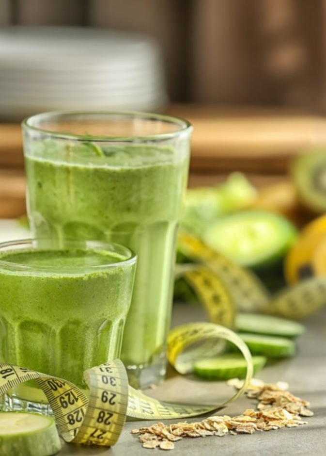 سموثي السبانخ و الموز و الفراولة من المشروبات المفيدة لانقاص الوزن