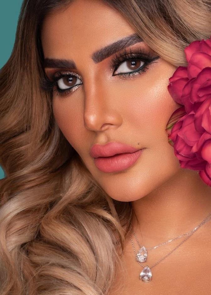 استوحي رسمة مكياج العيون البرونزية من بثينة الرئيسي