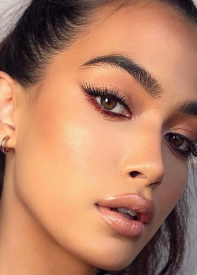 احصلي على المكياج البرونزي بطريقة سهلة وسريعة لصيف 2019