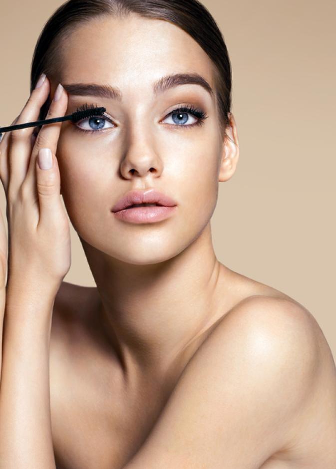 اعتمدي الماسكارا البنية لإطلالة طبيعية أكثر
