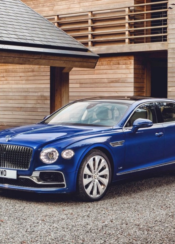 بنتلي تقدم الإصدار الخاص "First Edition" من سيارتها "Flying Spur"