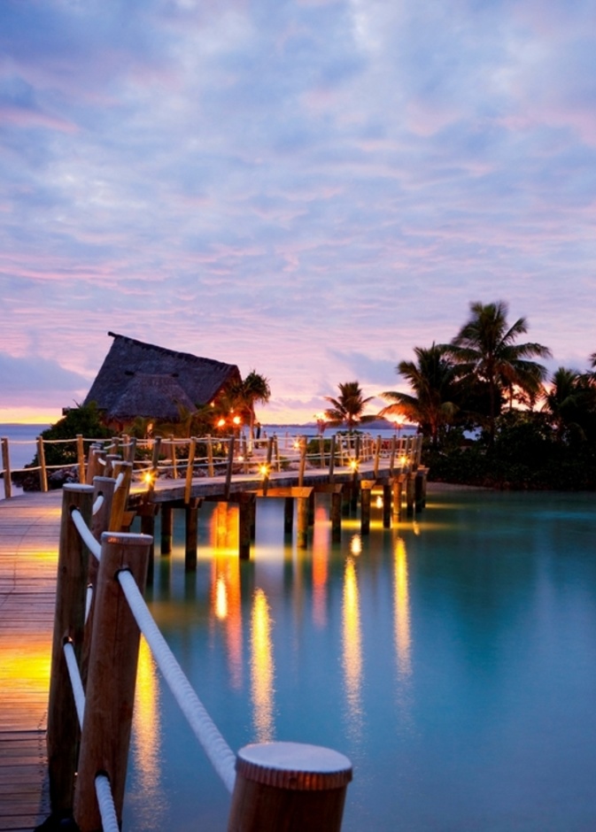  إدعيه على العشاء في مكان رومانسي فخم لانه يحب الاماكن الراقية