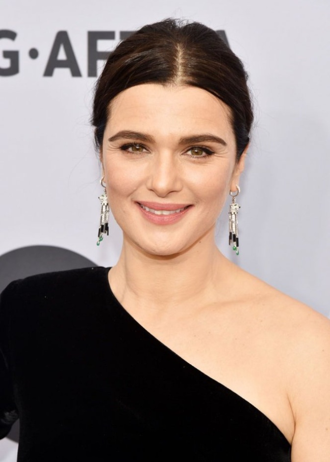 ريتشل وايز بزوج أقراط Faune et Flore الأنيقة من ماركة Cartier 