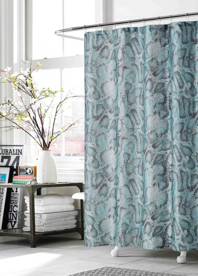 ستارة الحمام بقماش من نقشات الأفعى الجريئة