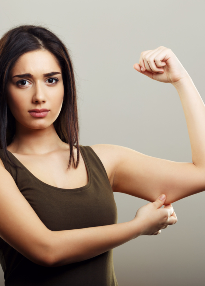 تخلصي من الجلد الزائد والفضفاض من خلال عملية رفع وشد الذراع