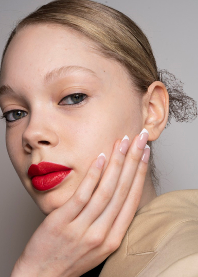 رسومات المناكير الفرنش الكلاسيكية