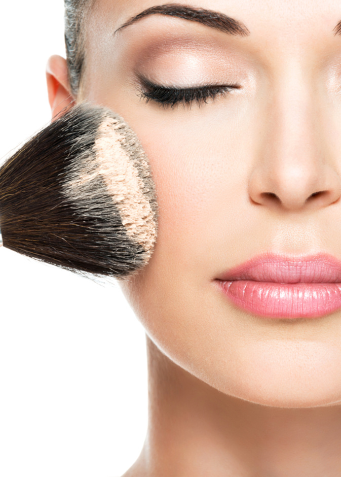 اتبعي تلك الطرق لوضع مكياج مشرق للبشرة الشاحبة