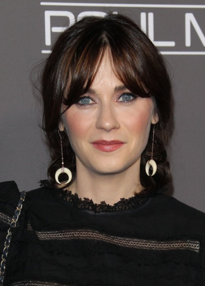 زوي ديشانيل اختارت أن تزين إطلالتها في حفل Baby2Baby الخيري لعام 2018