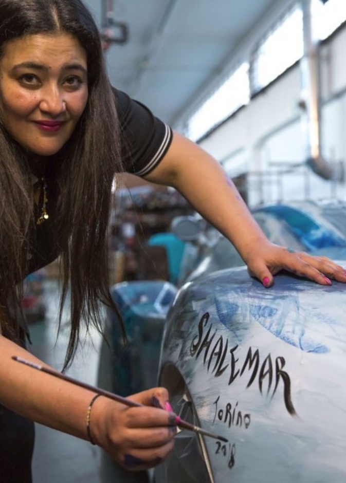 شاليمار شربتلي فنانة سعودية وضعت بصماتها على أغلى سيارات العالم