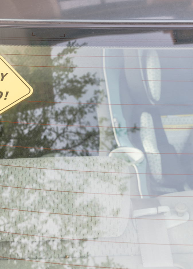 نصائح لإزالة الملصقات المزعجة من على السيارة