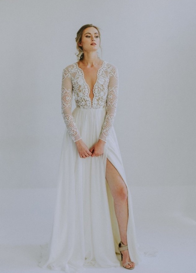 فستان ابيض وزهري