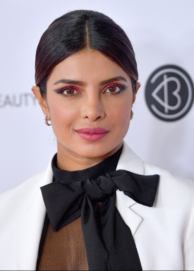 اتهام بريانكا تشوبرا بتشجيع الحروب