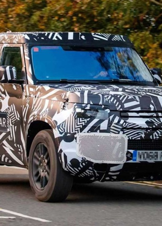 لاند روفر تستعرض قدرات Defender المذهلة في الإمارات