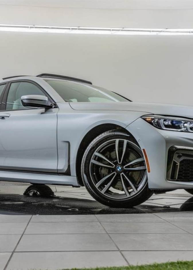 سيارة كهربائية متطورة